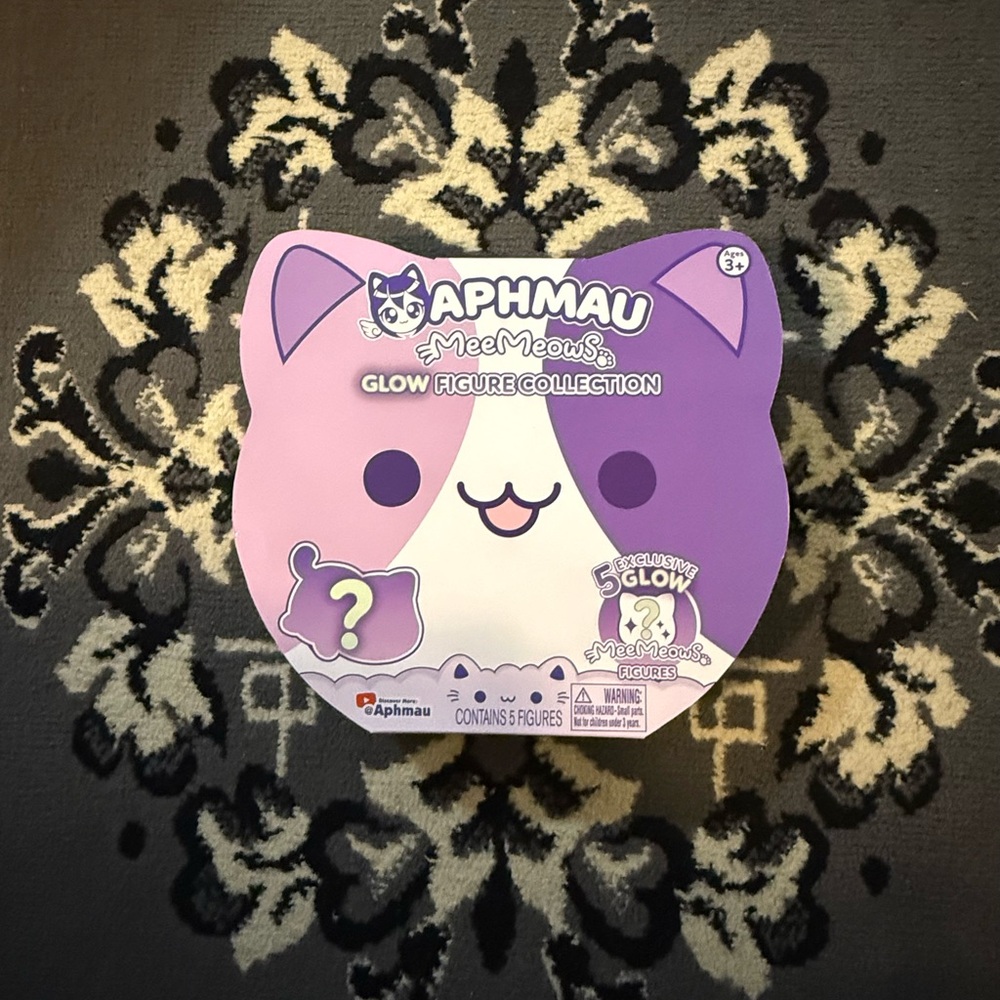 Aphmau MeeMeows Glow Figure Set - Purple